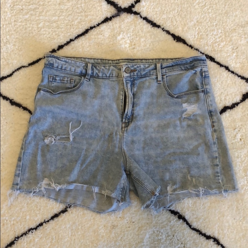 High waisted distressed Old Navy jean shorts
